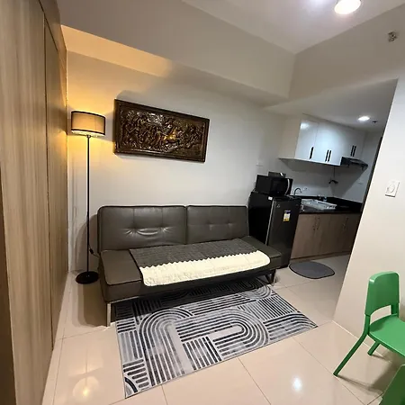 Elresa Elegant At Field Residences Condominium Hotel